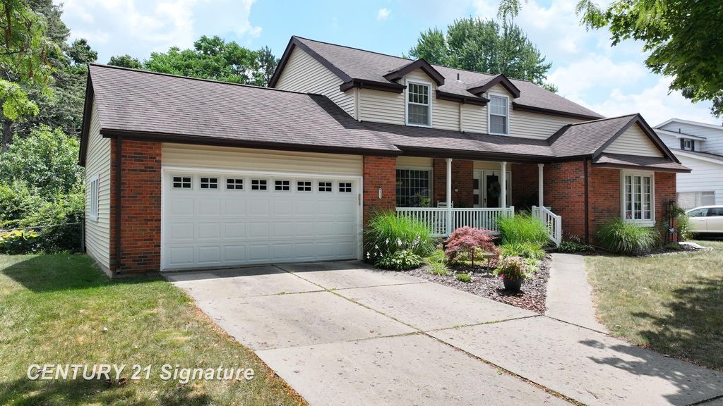 212 Cedarwood Dr, Flushing city