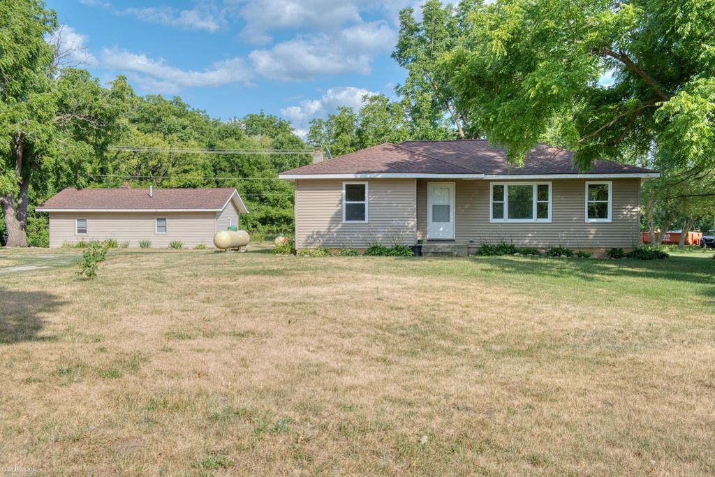 4802 & 4802 1/2 Mill Rd, Shiawassee township