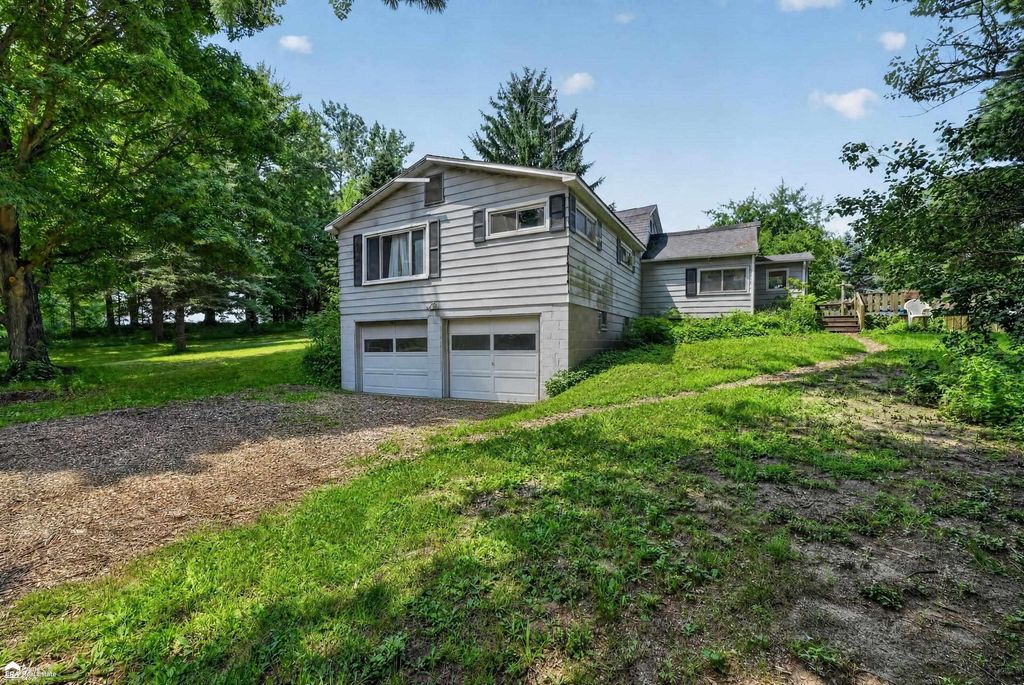 5472 Cemetery Rd, Koylton township