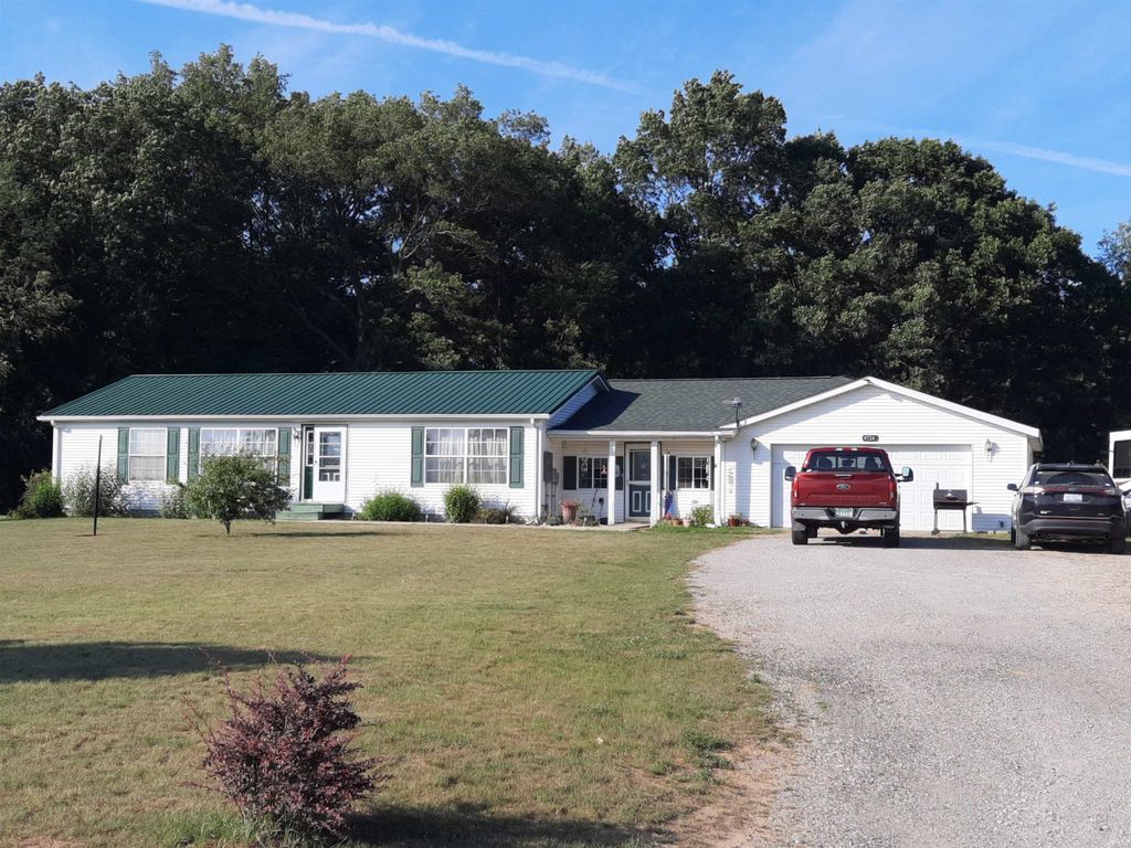 4724 Stone Dr, Millington township