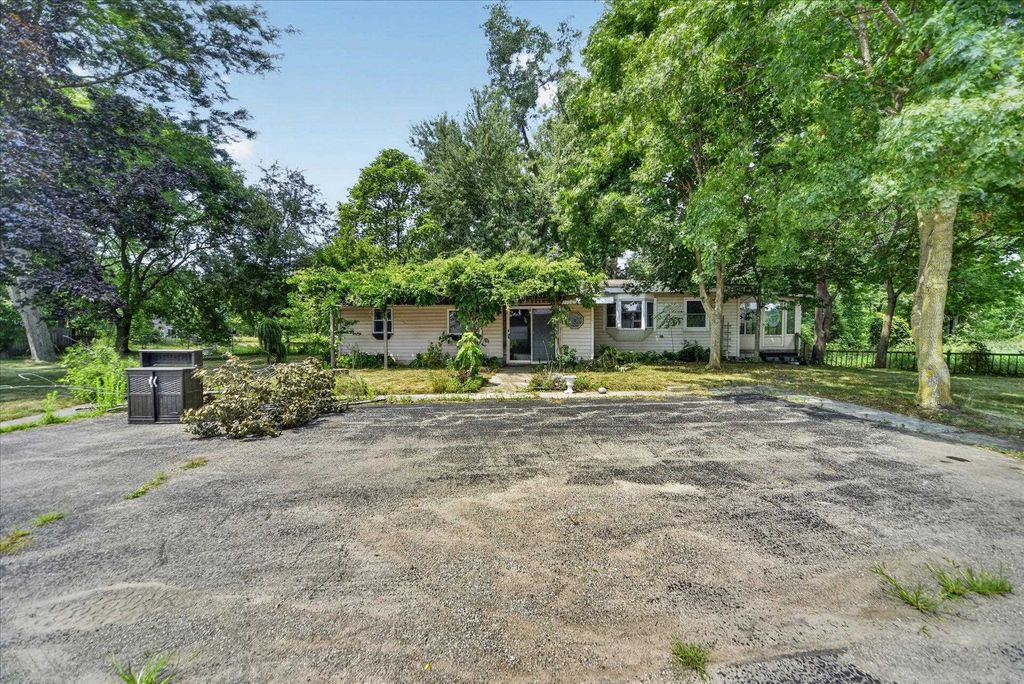 1792 E Lansing Rd, Antrim township