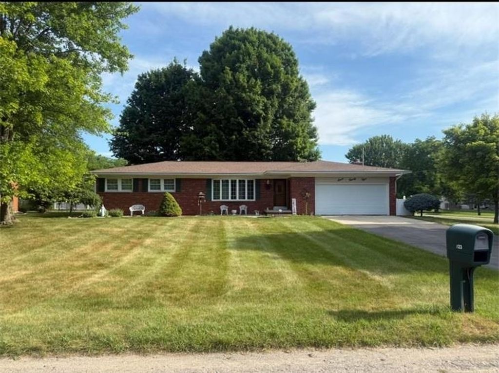 723 Sunflower Dr, Chesaning village