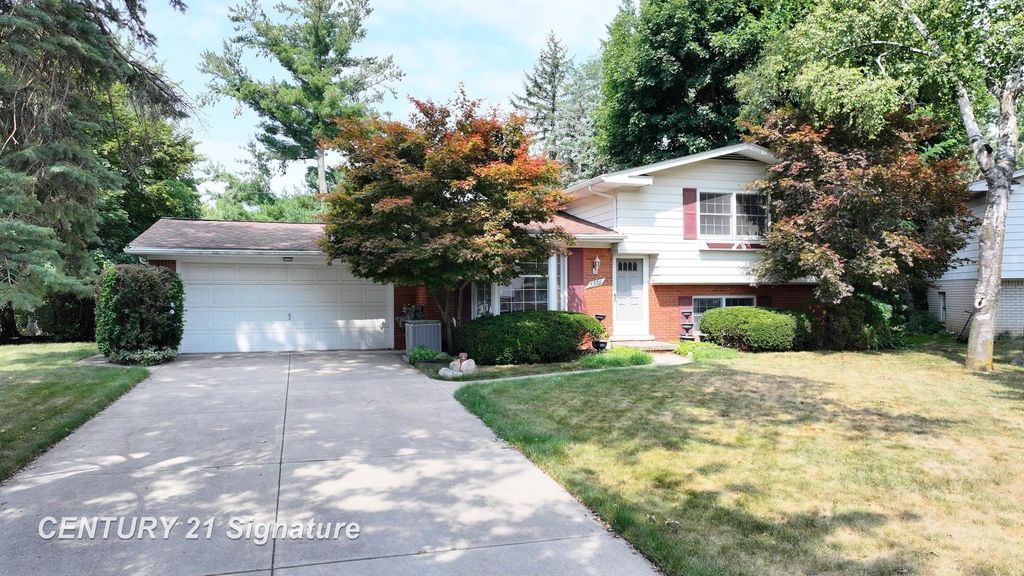 4350 Captains Ln, Flint charter township