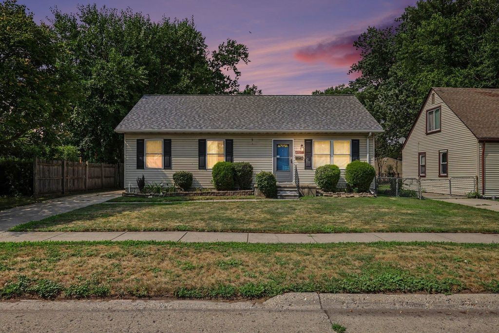 1753 E Evelyn Ave, Hazel Park city