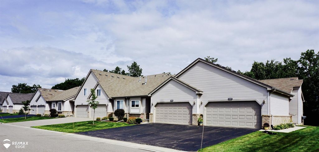 28001 Gregory St, Mundy township