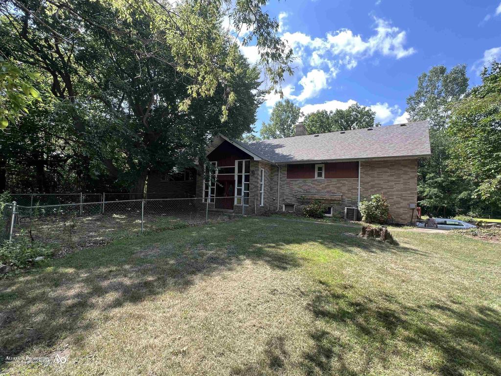 210 Elmwood Dr, Davison city