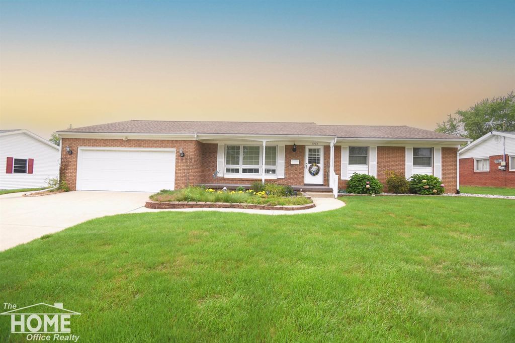 1005 Krust Dr, Owosso city