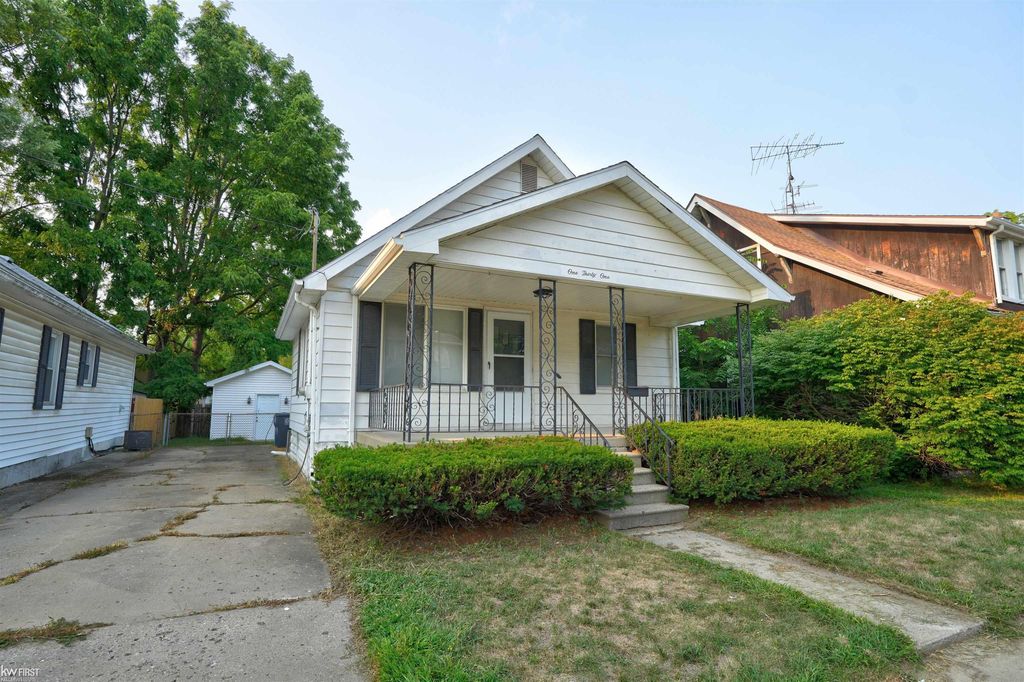 131 E Lakeview Ave, Flint city