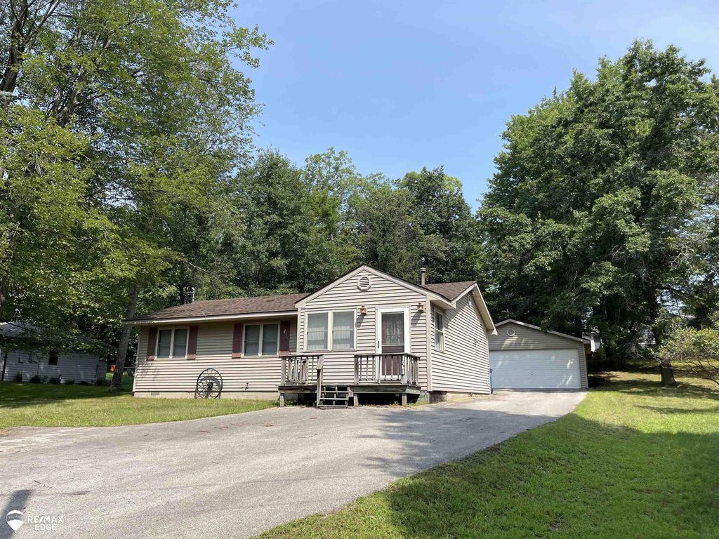 1961 N Ogemaw Trl, Churchill township