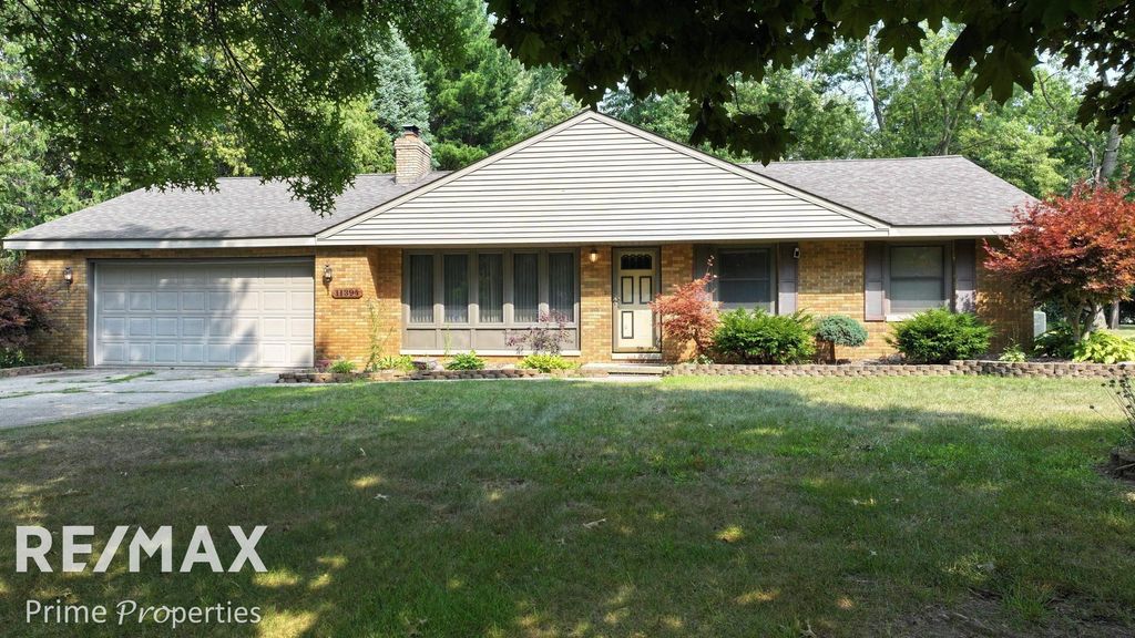11394 Sunset Dr, Vienna charter township