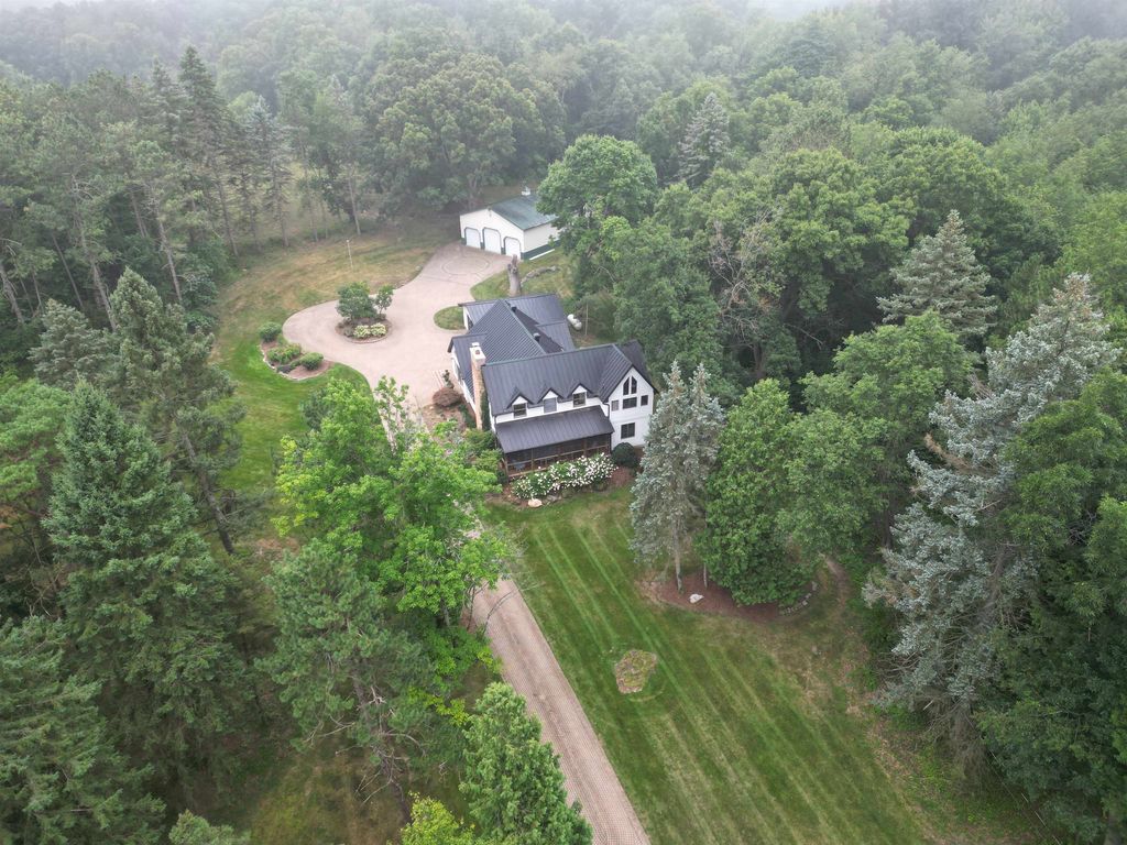 13138 White Lake Rd, Tyrone township