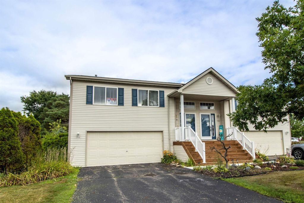 9362 Lake Park Dr, Mundy township