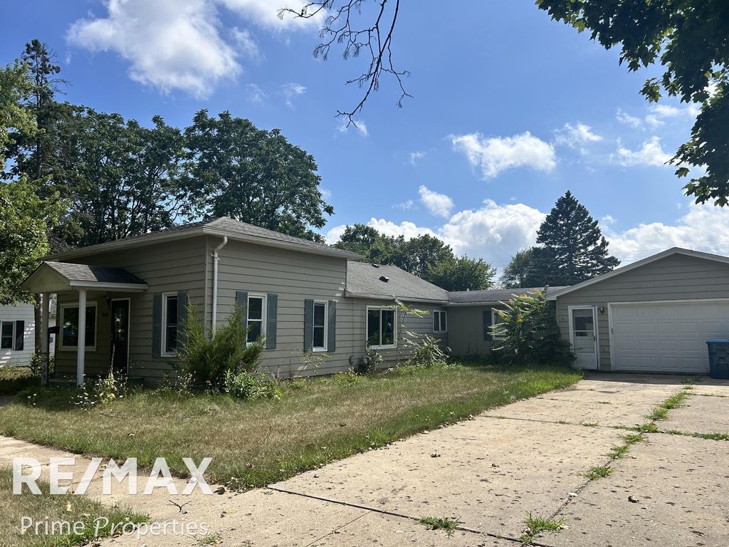 245 Saginaw St, Vassar city