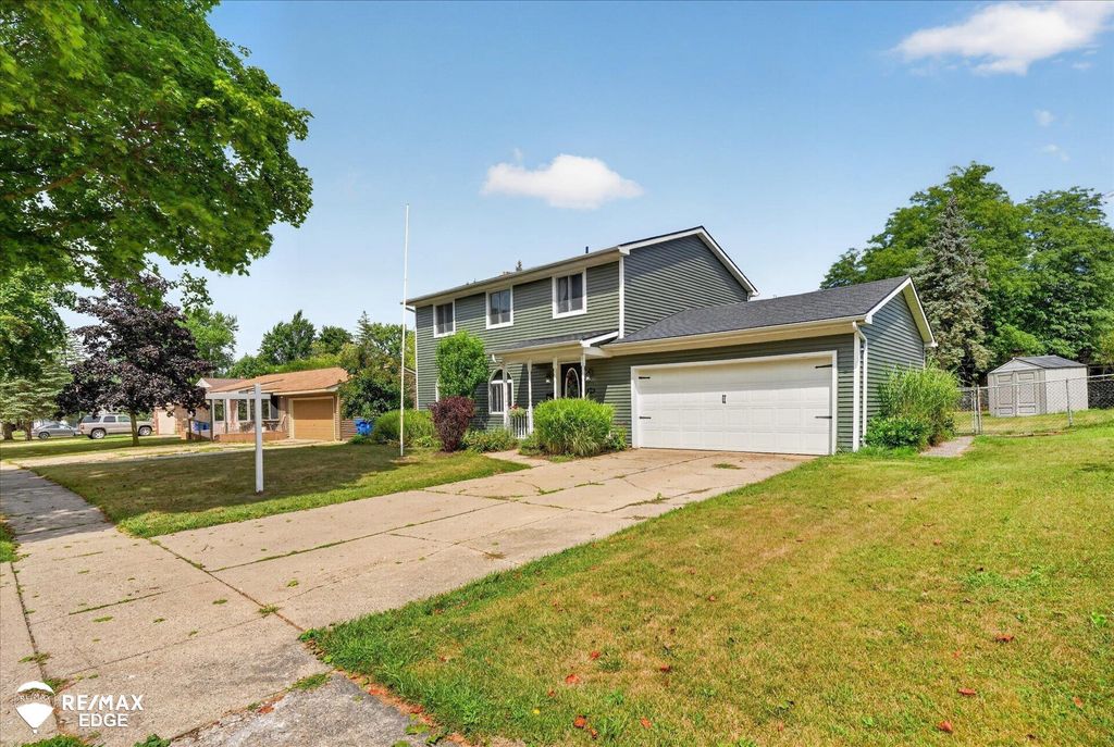 310 Delzingro Dr, Davison