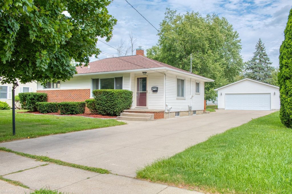 948 N Park St, Owosso city