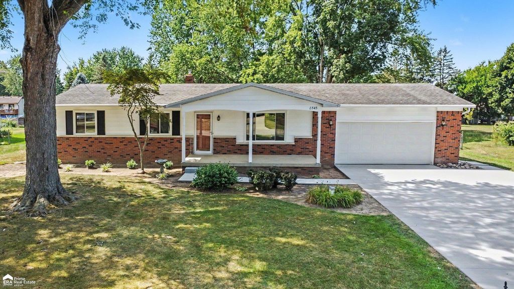 8545 Gallant Fox Trl, Flushing charter township
