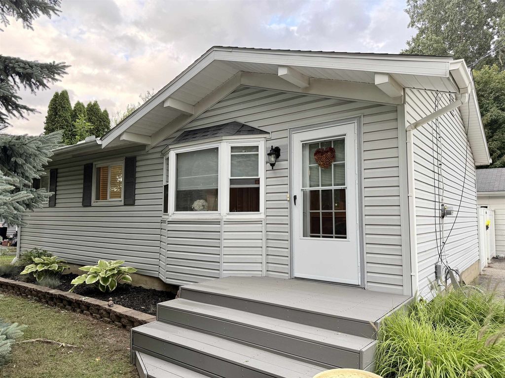 2383 Miami Beach Dr, Flint charter township