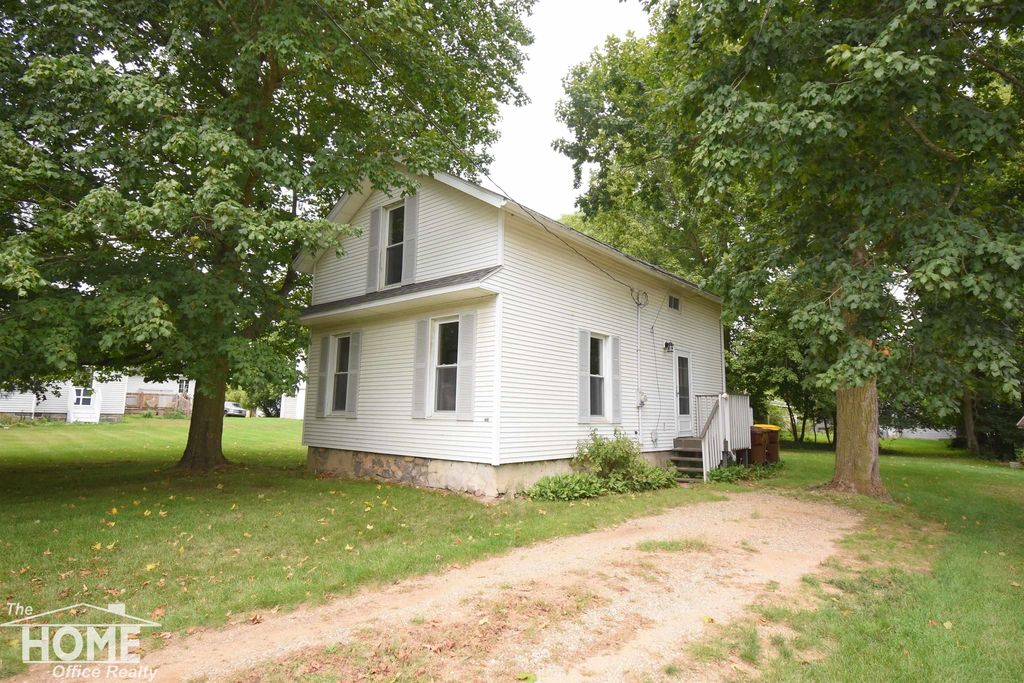 231 Adelaide St, Maple Rapids village