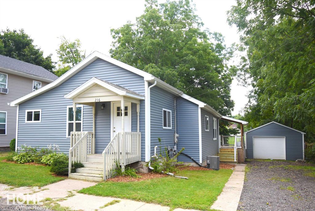 216 N Laing St, Laingsburg city