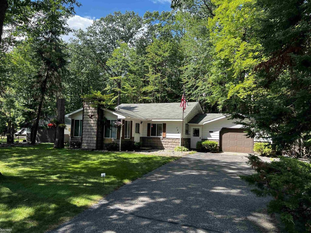194 Springwood Dr, Denton township