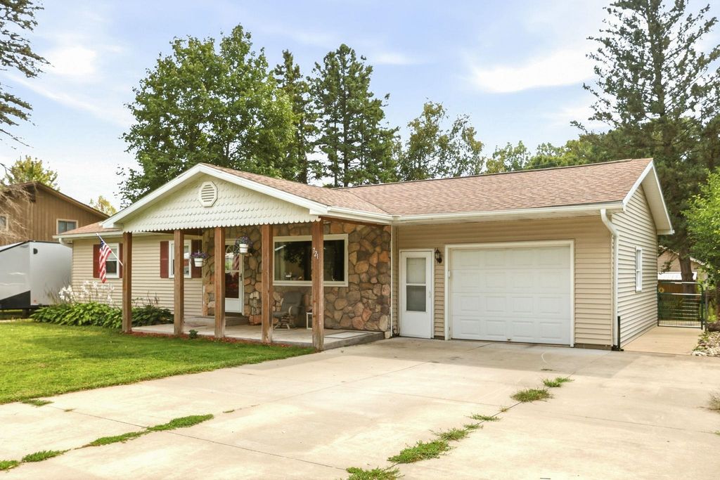 721 Richard St, Vassar city