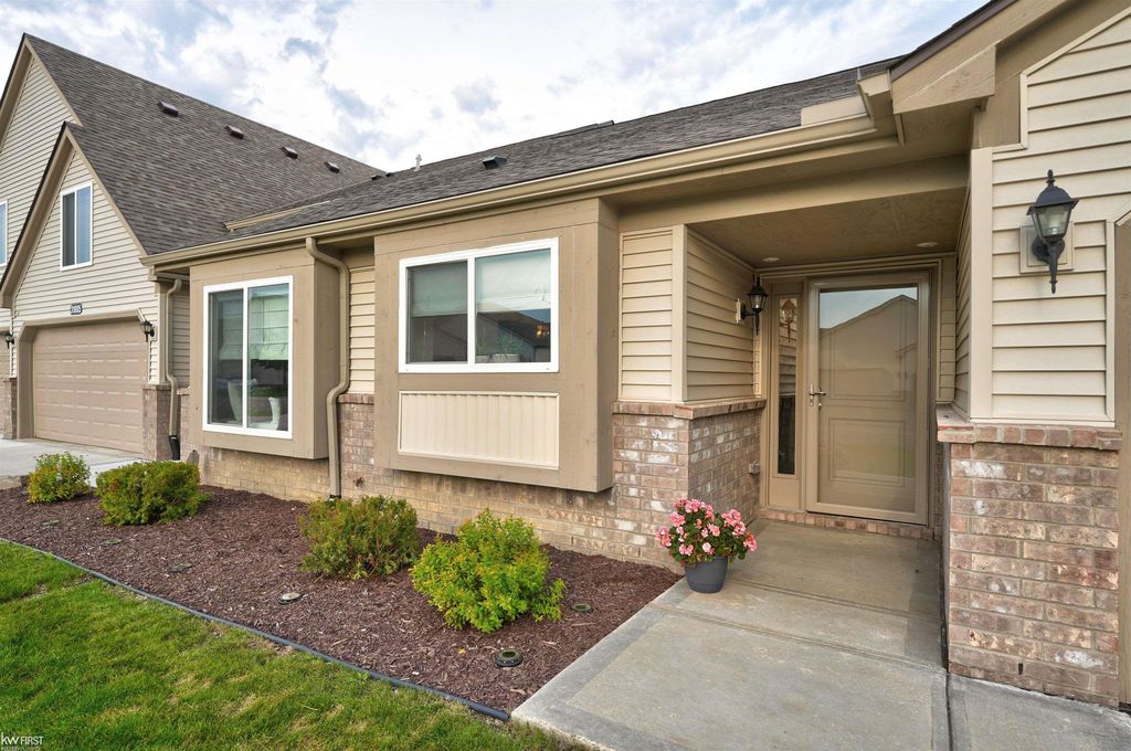 31003 Gregory St, Mundy township