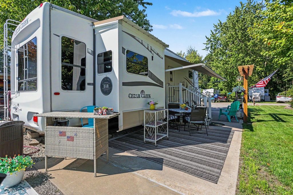 831 S Main (unit 210, Au Gres city