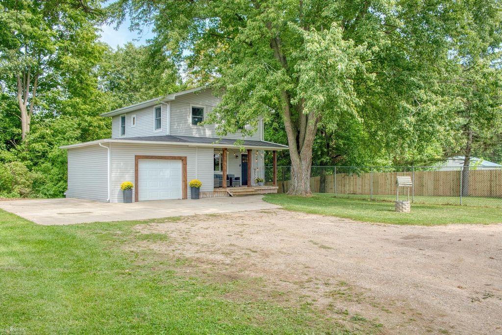280 W Henderson Rd, Owosso