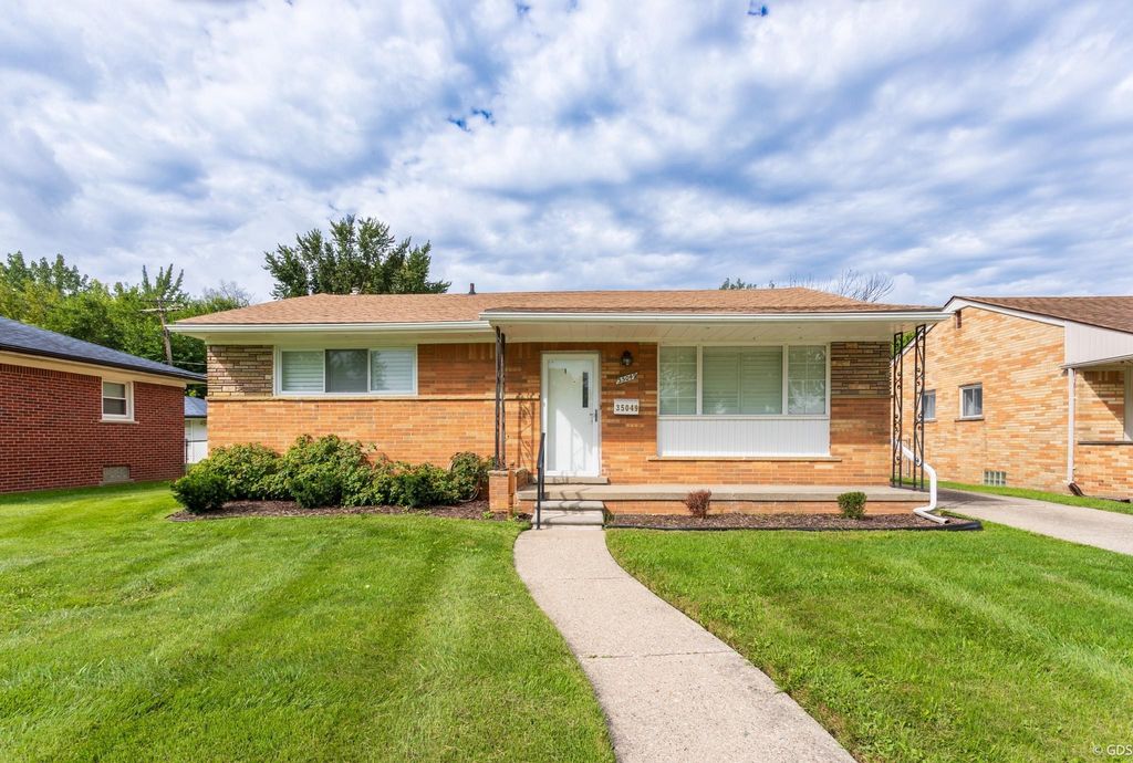 35049 Golden St, Clinton Township