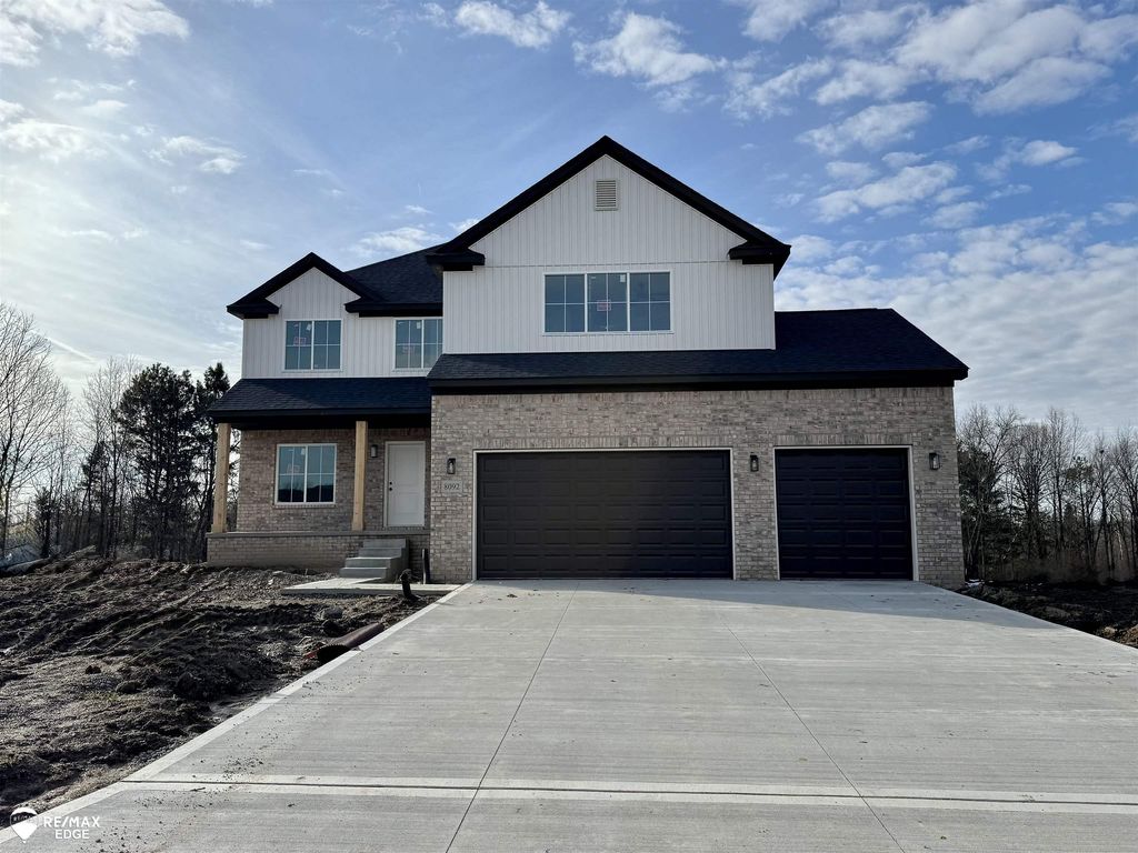 8311 Peninsula  Cir, Grand Blanc