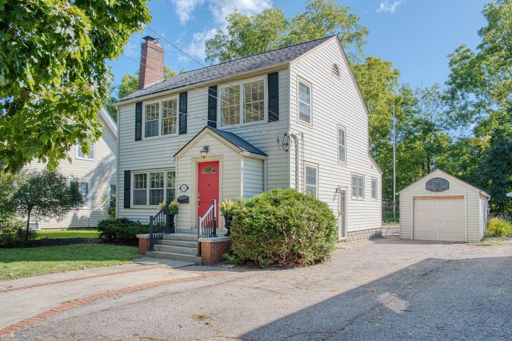 1010 N Washington St, Owosso