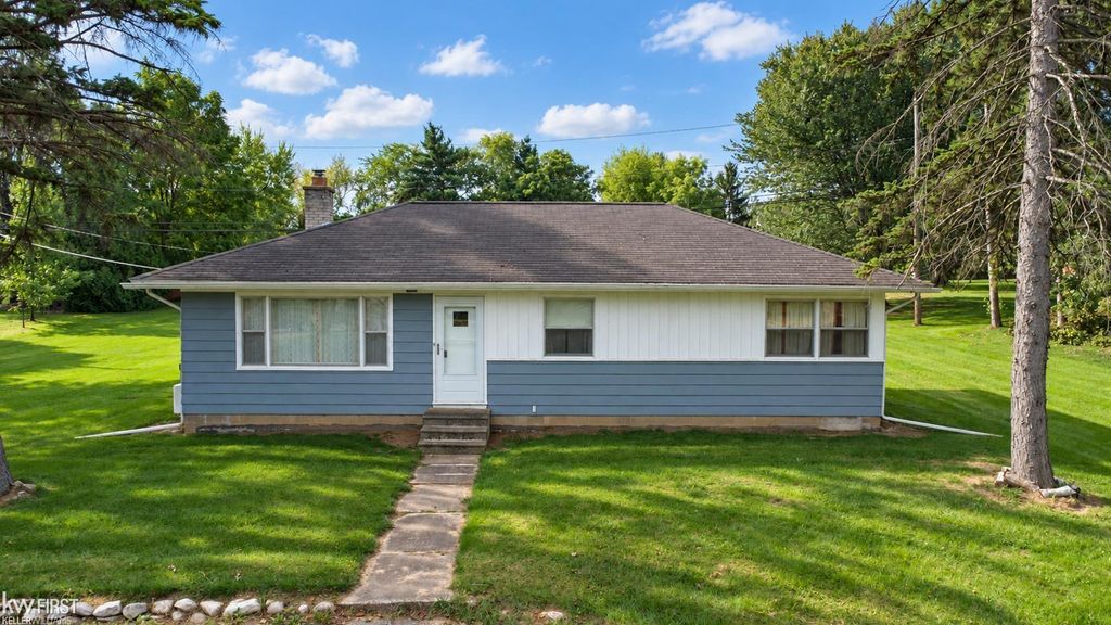 810 E Silverbell Rd, Lake Orion