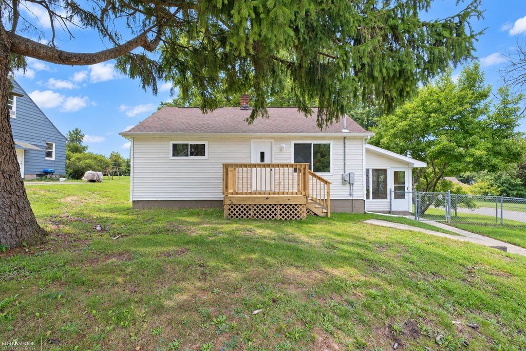 1126 S Shiawassee St, Owosso