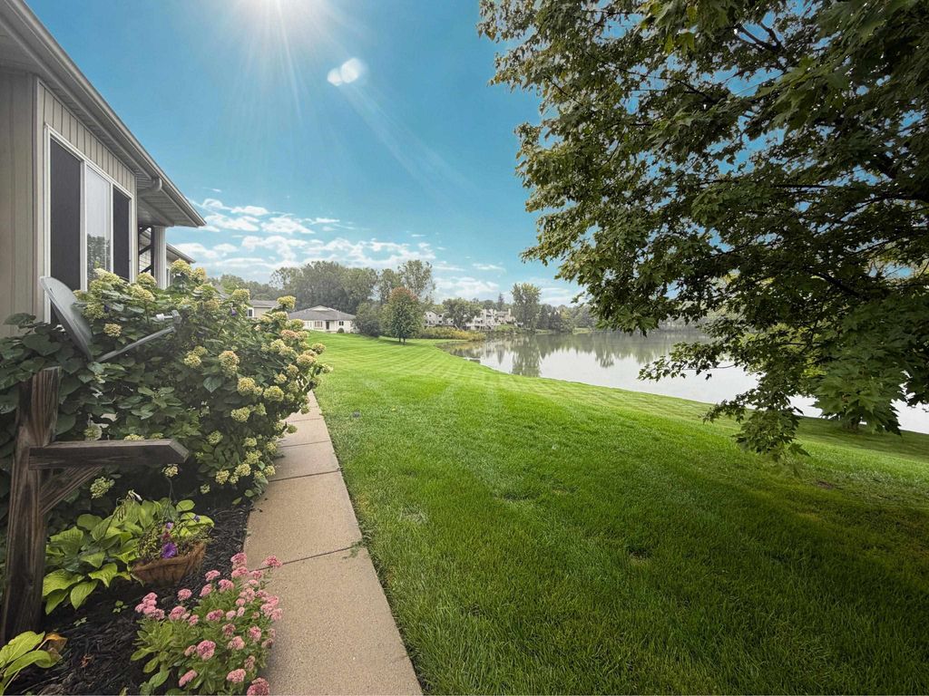 1083 Lake Park Cir, Mundy township