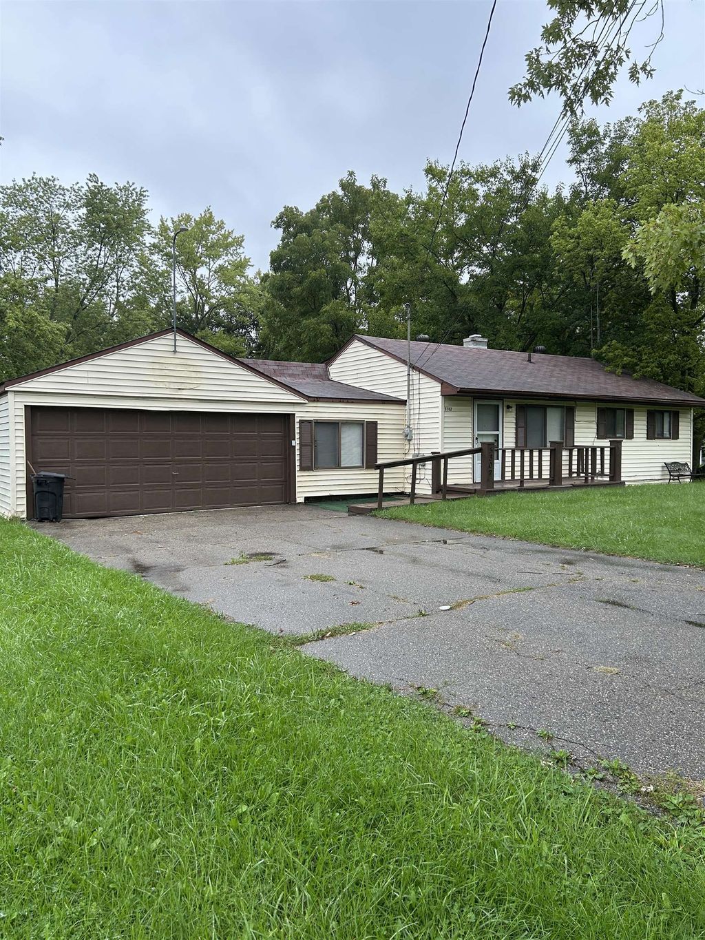 5302 Brobeck St, Flint