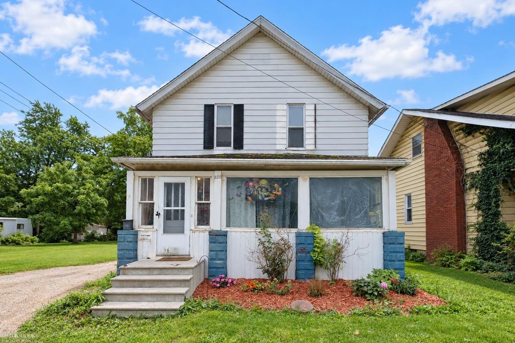 820 E Main St, Owosso