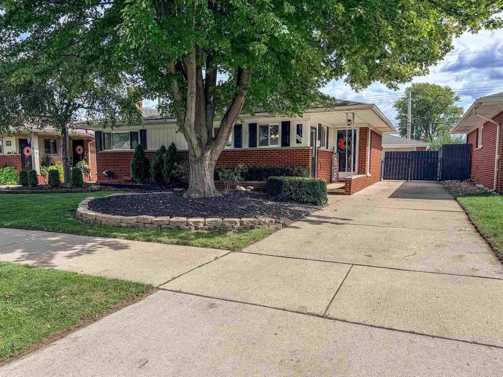 8178 Randy Dr, Westland