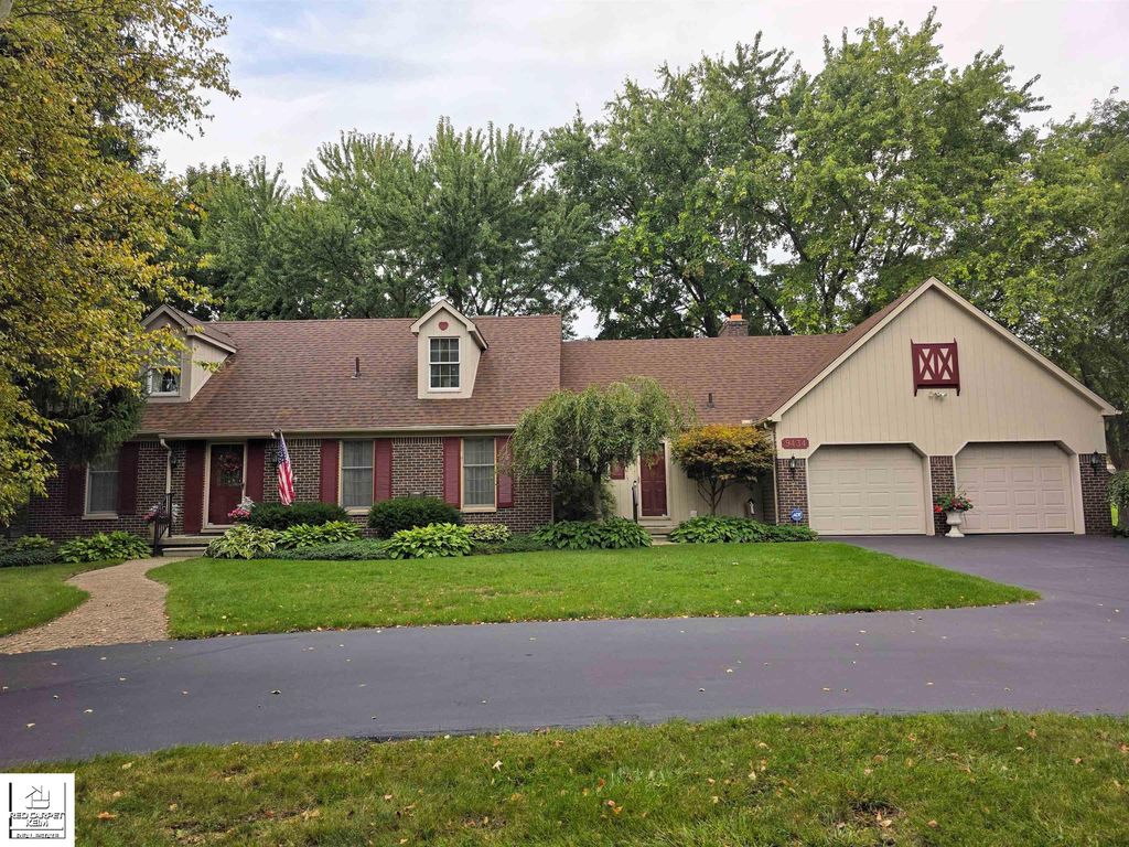 9434 E Lippincott Blvd, Davison