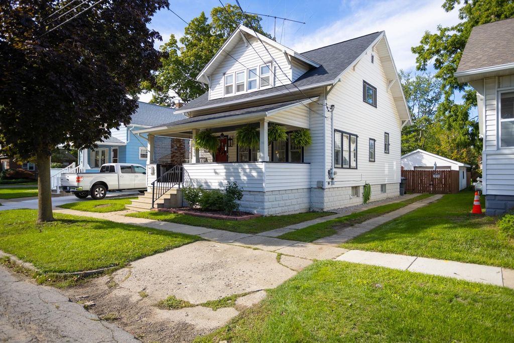 805 E Exchange St, Owosso