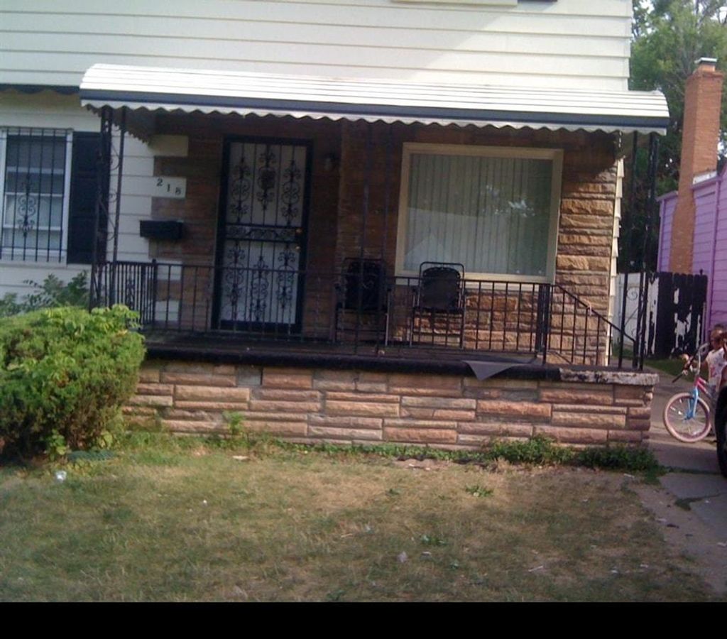 218 W Pulaski St, Flint