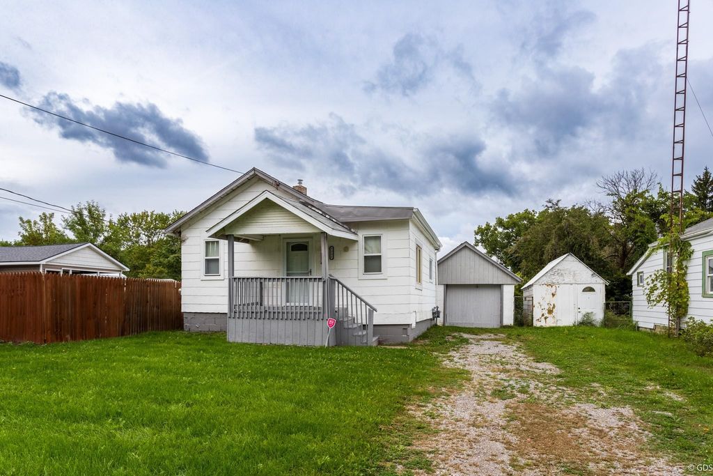 1235 Norton St, Burton