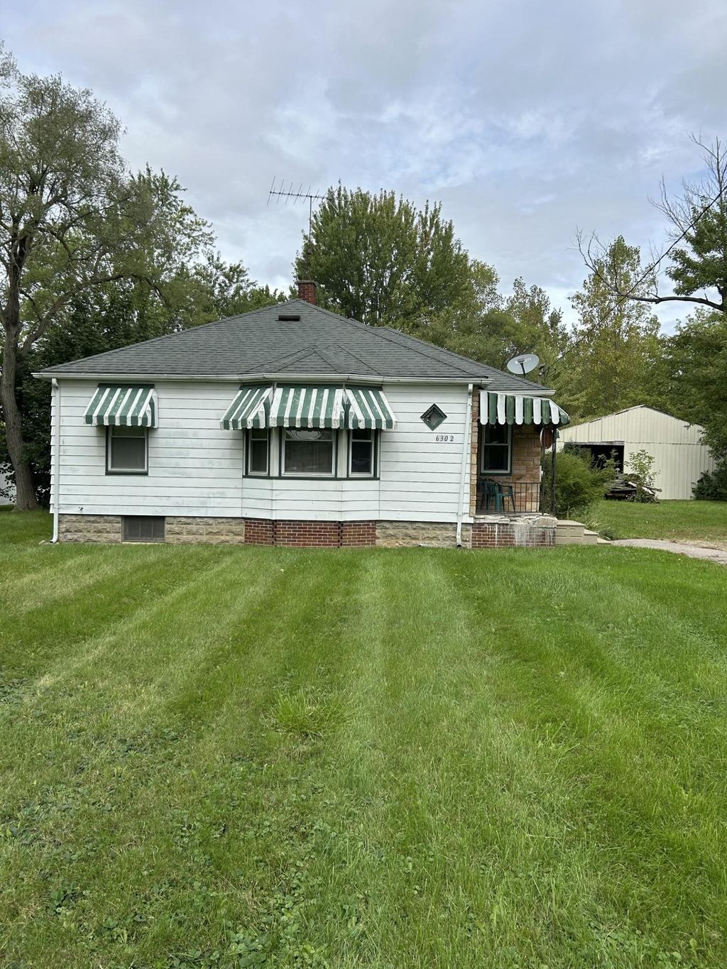 6302 Corunna Rd, Flint