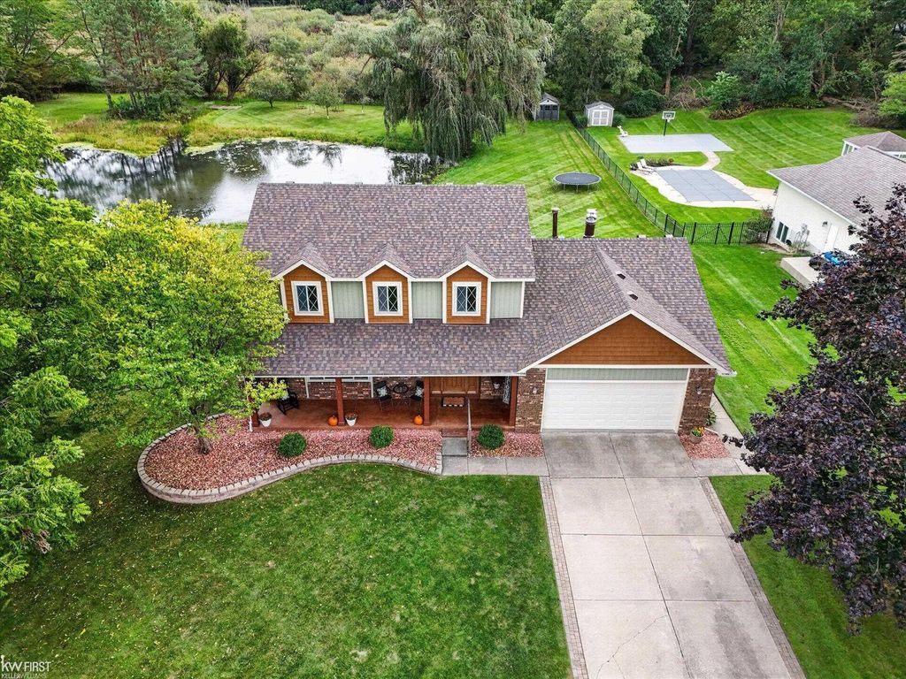1269 Lake Valley Dr, Fenton charter township