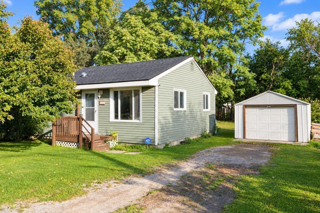 3259 Berent St, Burton