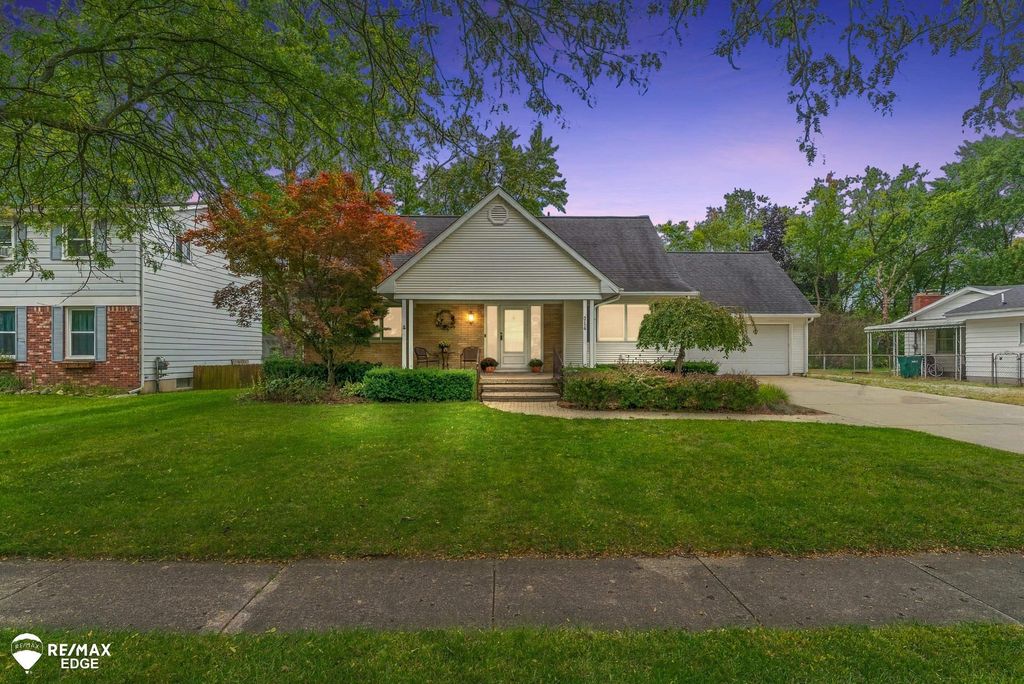 314 Cedarwood Dr, Flushing