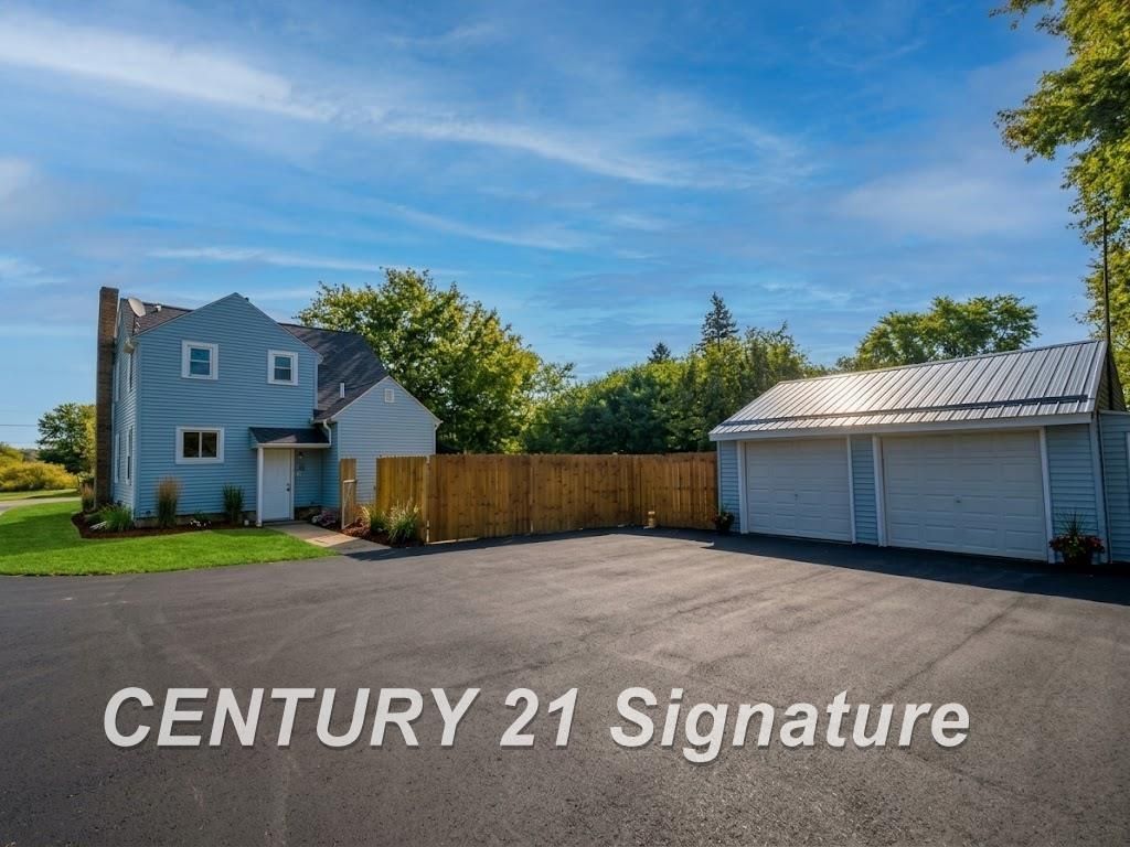 3244 S Center Rd, Burton
