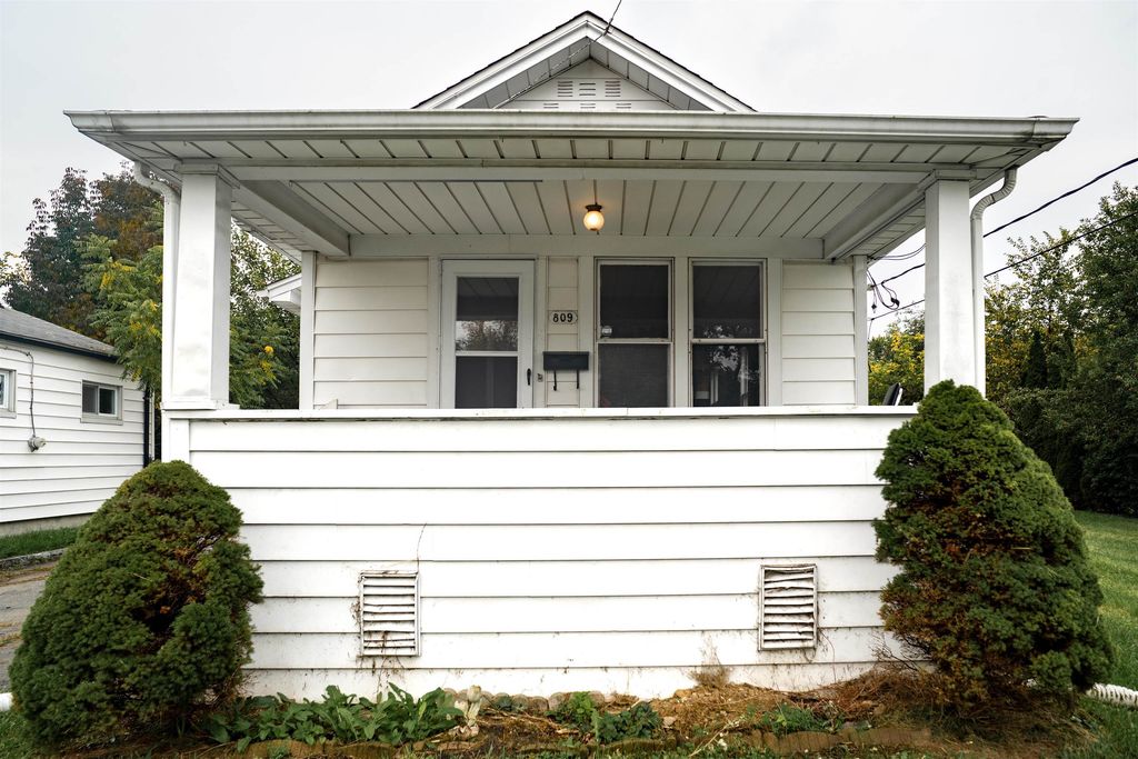 809 Campbell St, Flint