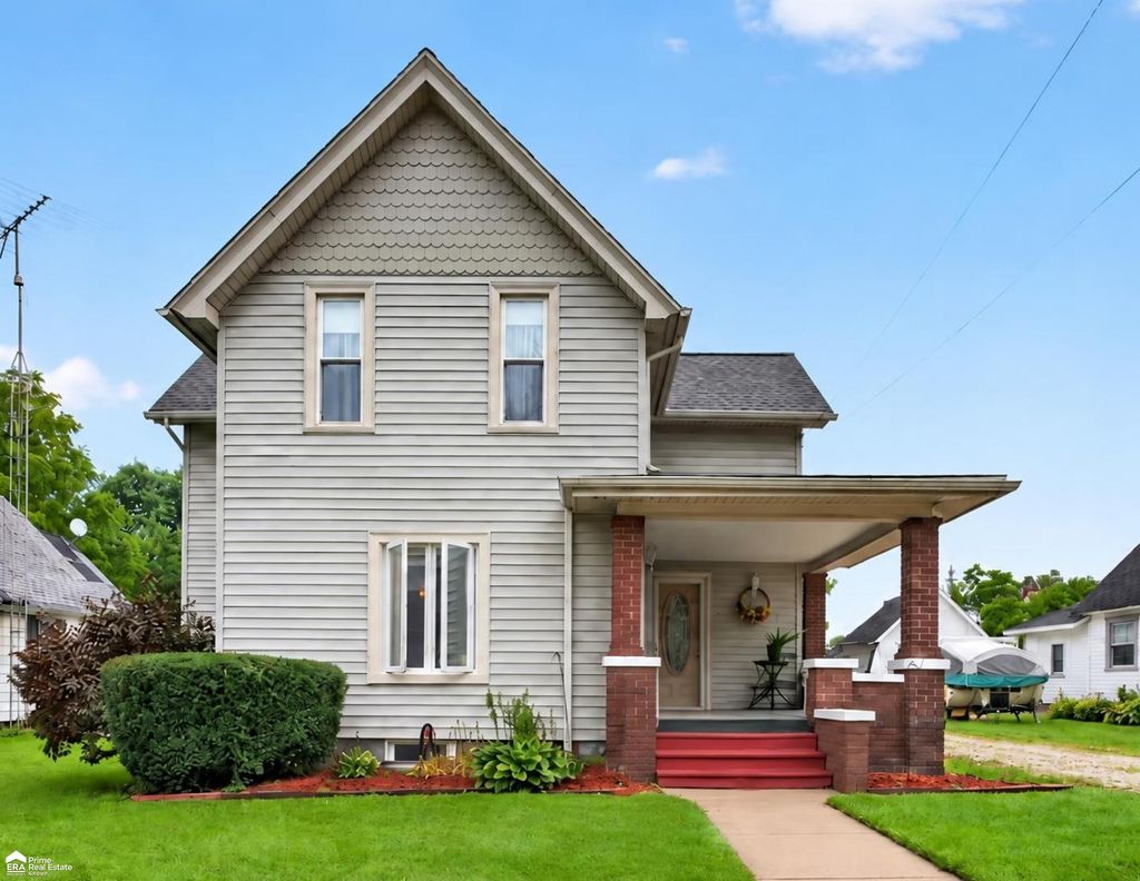 206 N Marquette St, Durand
