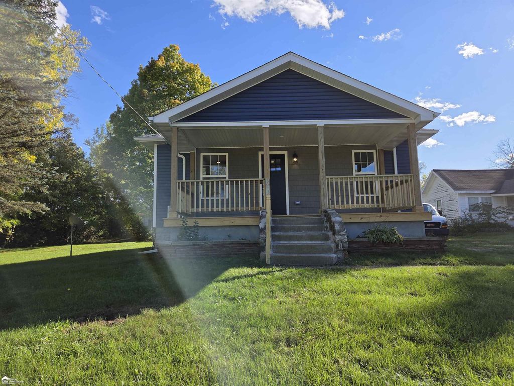 906 Maple, Mount Morris