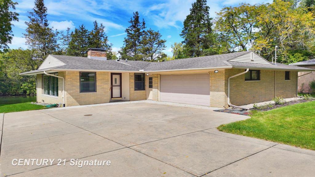 4505 Cedardale, Flushing